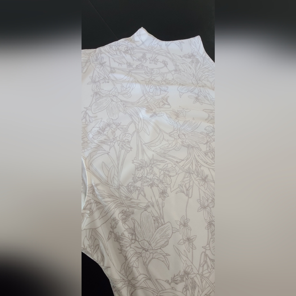 EUC T Tahari Asymmetrical Ruched Sleeveless Blouse - White/Gray, Size L - Picture 3 of 6